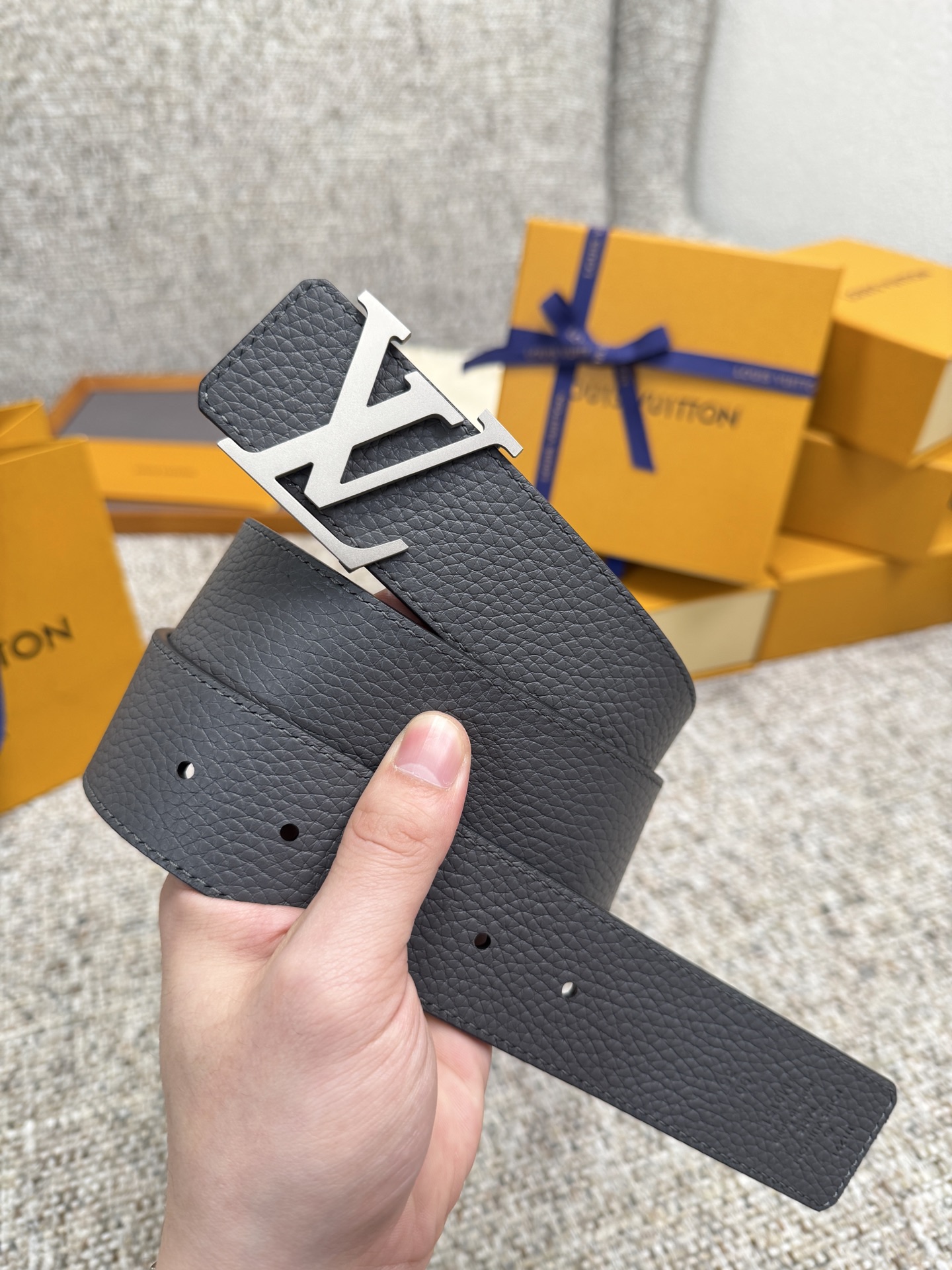 
Louis Vuitton LV腰带 荔枝纹皮底系列 原厂五金 精致手工绘边 柔软舒适 宽4.0