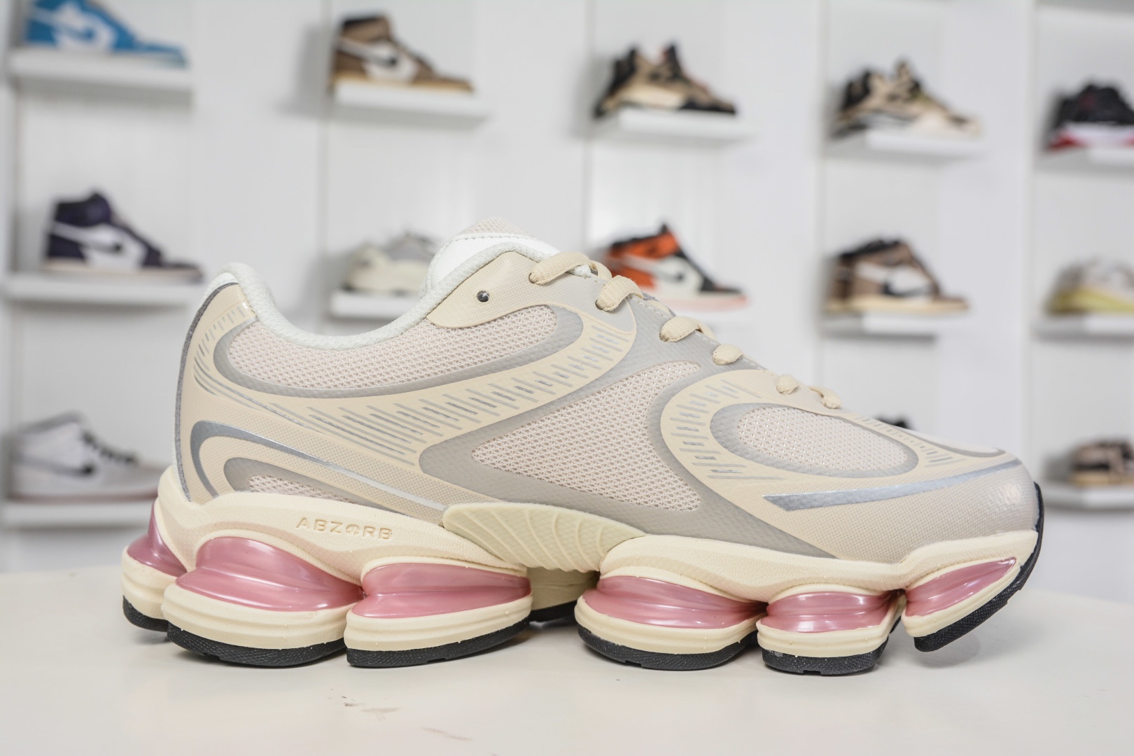 New Balance NB2000 舒適百搭防滑耐磨低幫 休閒跑步鞋 New Balance 
貨號：U20008XQ
Size：36-46.5