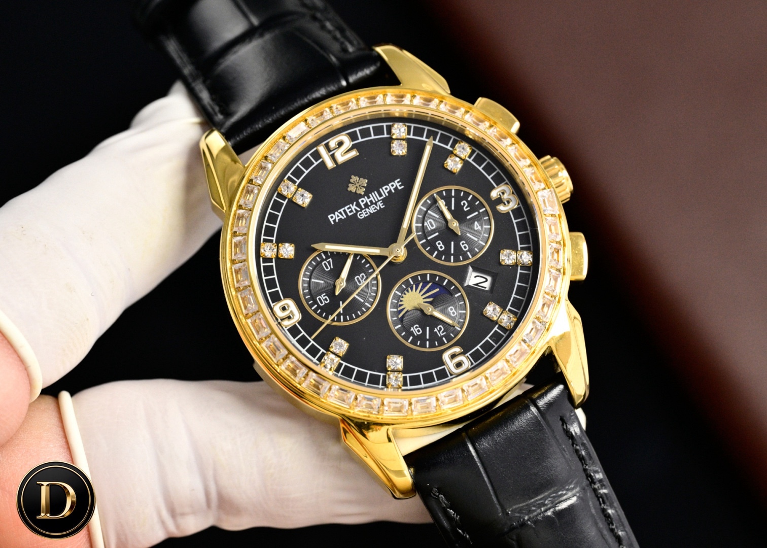 百達翡麗Patek Philippe驚艷登場，42毫米的表徑適配大眾男性手寸，非常商務可亦‬休閒。整表表殼手工雕刻花紋，視覺衝擊力強，令人過目不忘，實物質感更加優美。     
1⃣️搭配進口9100多功能機芯【非市場普通國產機芯】（零返修）功能（24小時,星期/星辰/月份）此腕表擁有38-48小時動力儲備.
2⃣️進口316L精鋼，採用18k品質爐內真空電鍍！
3⃣️搭配獨家定制方形鱗紋牛皮錶帶
4⃣️耐磨防刮藍寶石玻璃鏡面！
5⃣️30米生活防水等級.
百達翡麗（Patek Philippe） 簡約