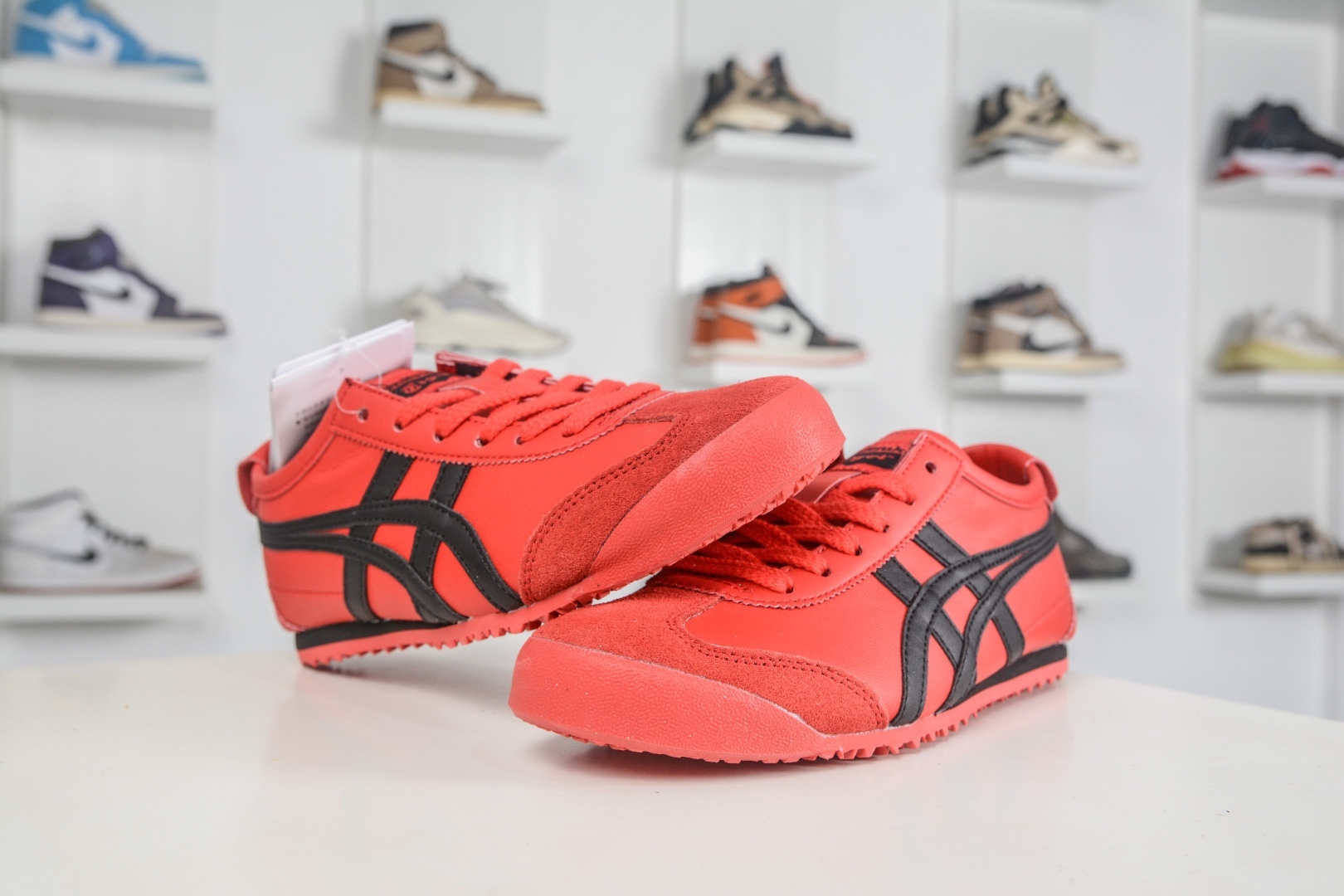 Asics 鬼冢虎 Mexico 66 
货号：1183C102 600
尺码：36 37 37.5 38 39 39.5 40 40.5 41.5 42 42.5 43.5 44 44.5 45