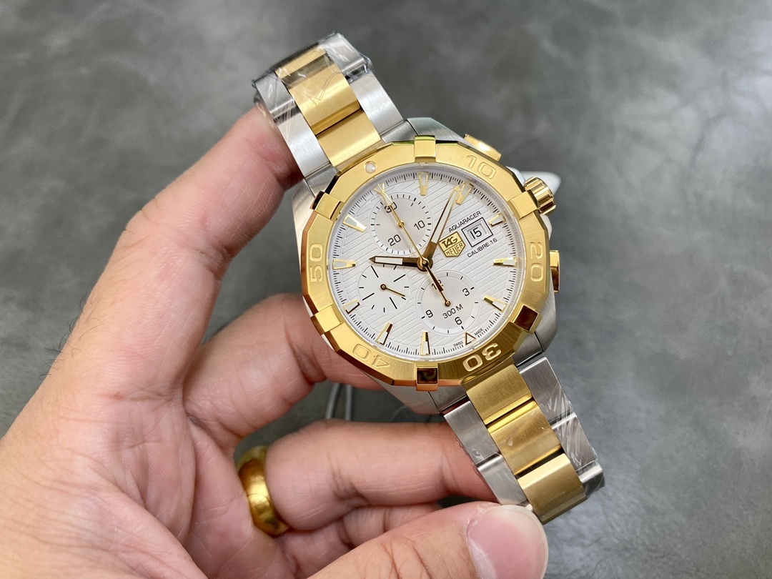 小貴，新款高顏值已上線！Original Tagheuer 泰格豪雅競潛系列計時機械表，搭載原裝Original ETA7750機械機芯，316精鋼表殼，可旋轉陶質圈口 精細拉絲錶帶，深度防水，完美詮釋男人品味。~43mm表徑，藍寶石玻璃帶放大鏡，輕鬆讀取日期！全新全套包裝出。高品質，認准TY出品！非通貨可比。