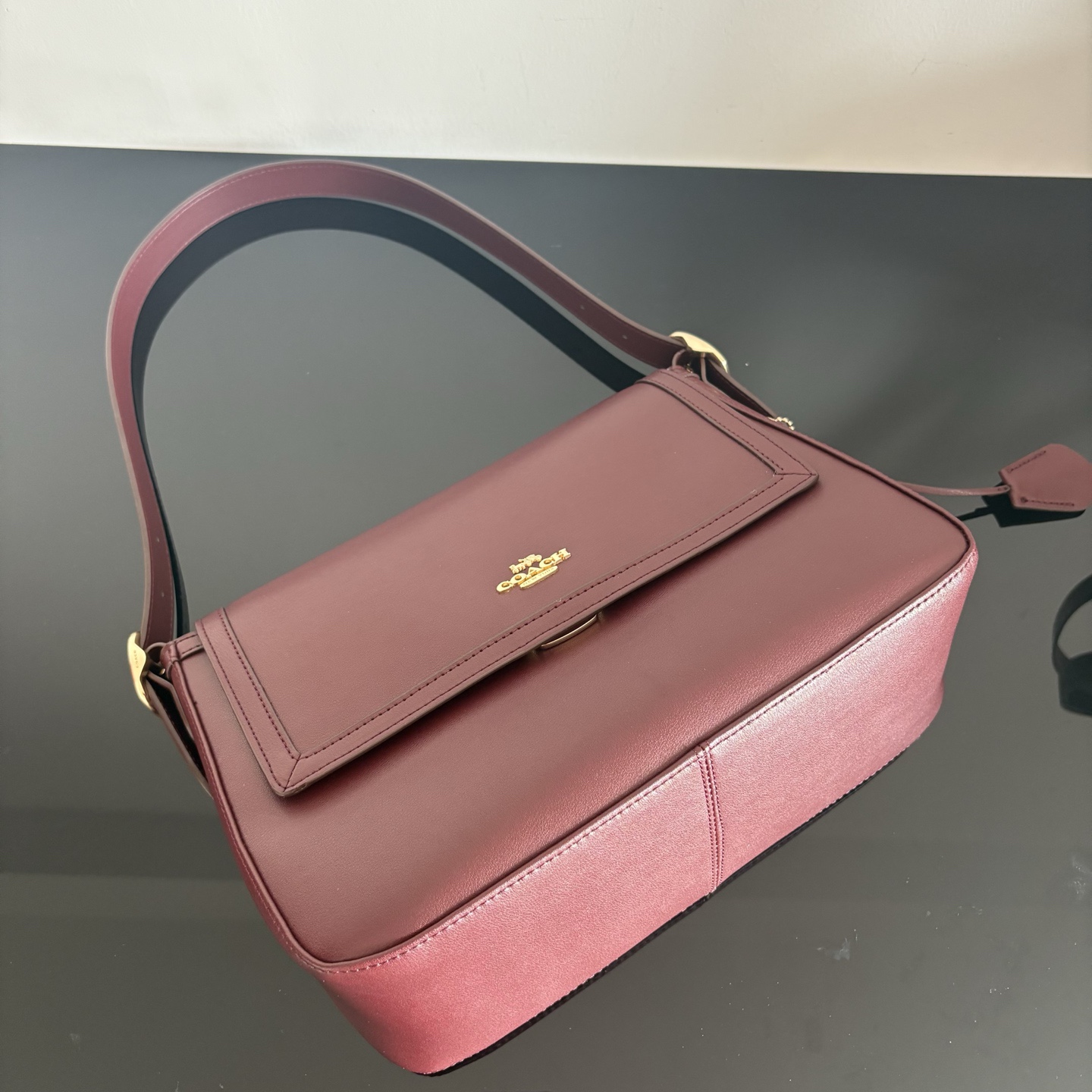 
[新品]COACH/蔻馳奧萊女士ETTA 29號翻蓋單肩包腋下包 CCE57 29*21*12