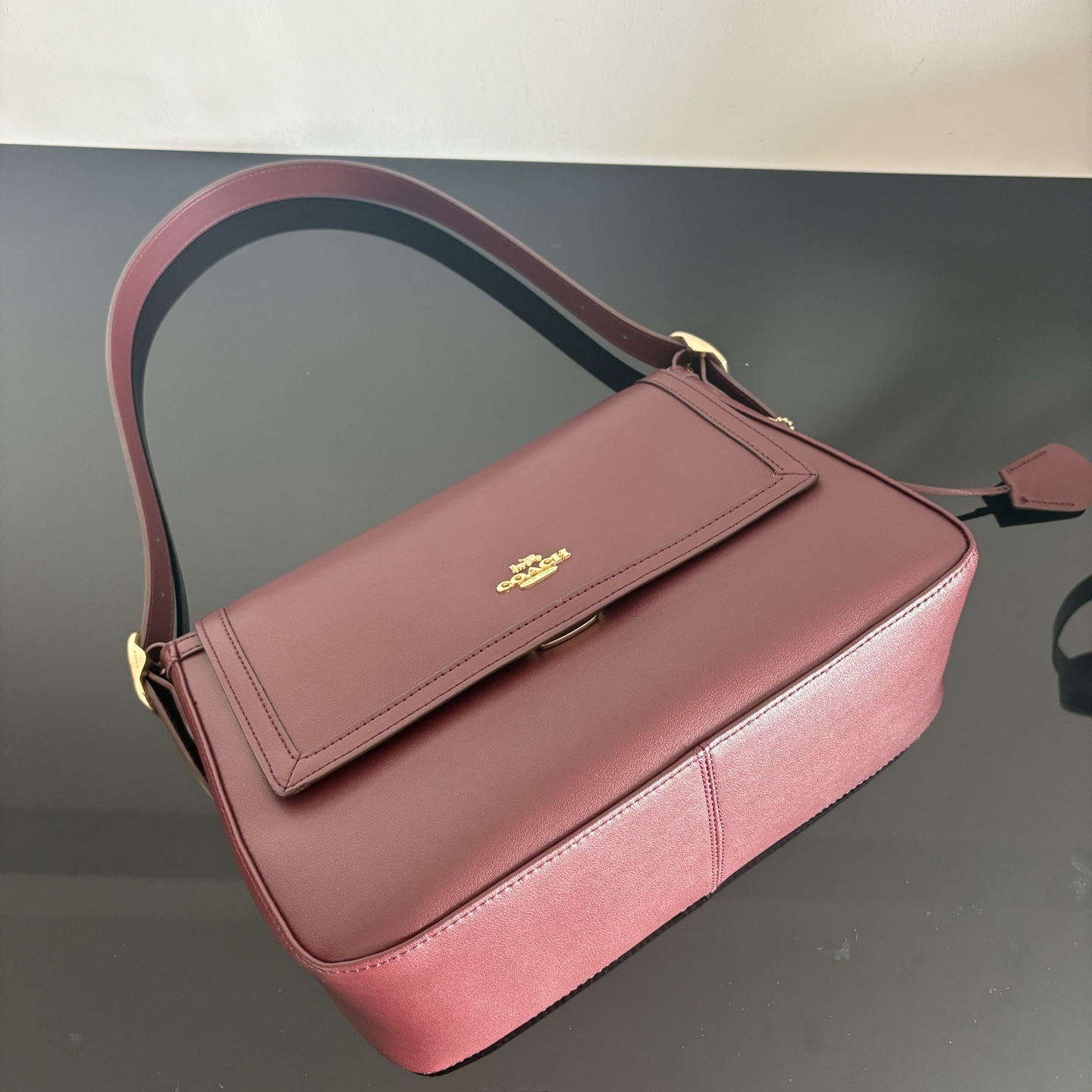 
[新品]COACH/蔻馳奧萊女士ETTA 29號翻蓋單肩包腋下包 CCE57 29*21*12