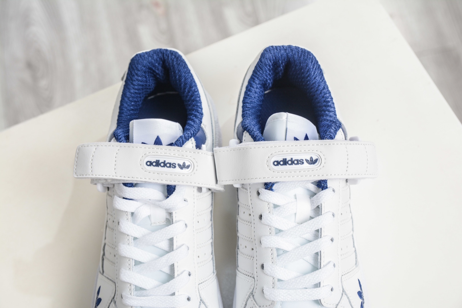 adidas Originals Forum 低幫百搭潮流休閒運動板鞋  
貨號：FZ6296
尺碼：36 36.5 37 38 38.5 39 40 40.5 41 42 42.5 43 44 45