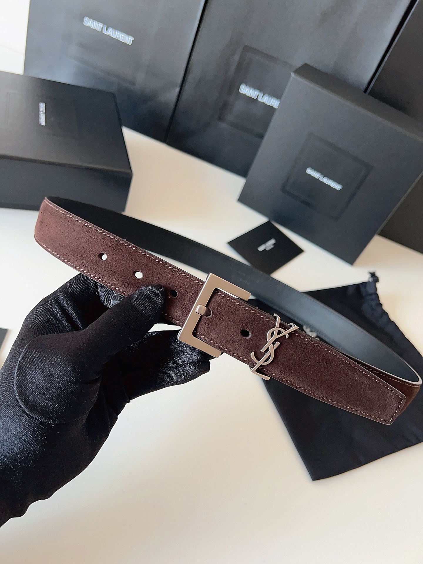 
ysl聖羅蘭2026女士新款腰帶，冬季爆款絨面原版皮，方形搭扣配以ysl標識腰帶環，女士冬季必備款，寬度3.0cm