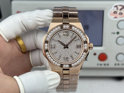 Factory 獨家力作👍
蕭邦AlpineEagle雪山傲翼系列
🌈彩T鑽🌟變色龍🦎滿天星✨限量款及隱藏款首推
如炬目光，比擬暗夜星芒⛰️於山川湖海間🌊洞見紳士願景與磅礡未來👔
尺寸：原裝一致41mmX9.7mm
機芯：9015改Chopard 01.01-c
錶鏈：獨家原版開模金磚型鏈節一體式錶鏈
岩石紋錶盤，鍍銠羅馬數字，時針及分針時標均覆以Super-LumiNova® X1級螢光塗層
致獻當代“雄鷹”，志存高遠之人在日常生活中超邁群倫，其視野啓迪人心、昇華情志。憑借遠見和決心，