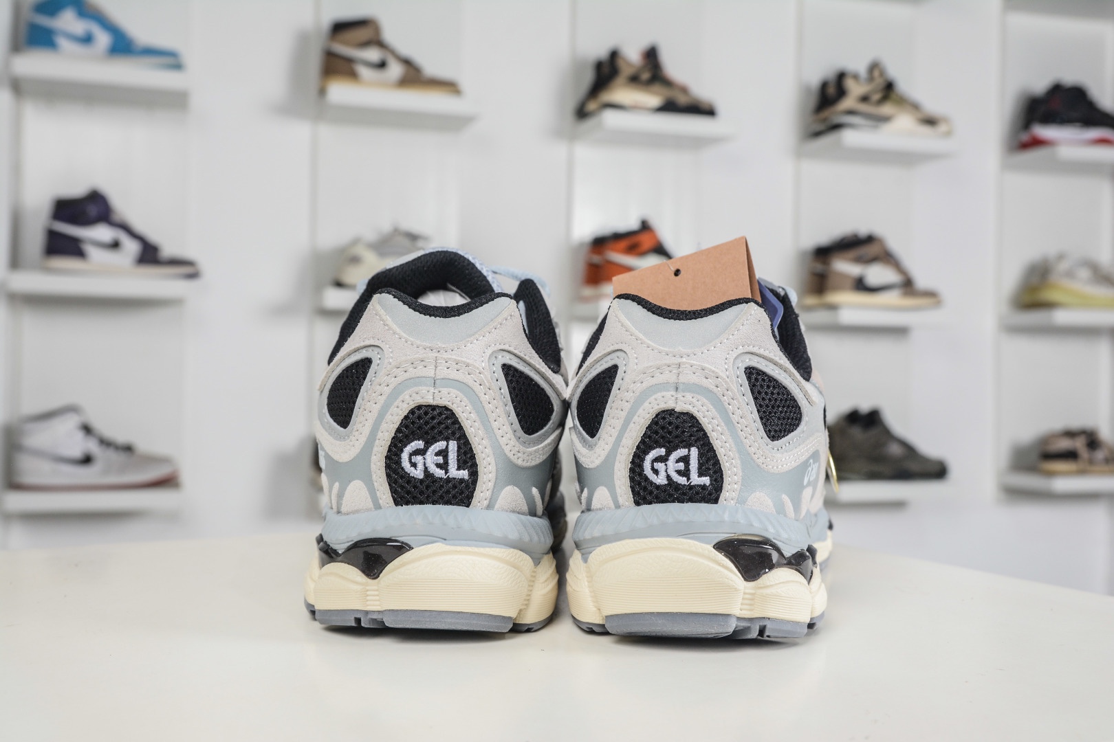 Asics Gel-NYC 亞瑟士運動休閒透氣專業跑鞋 
貨號: 1203A383 004
尺碼：36 37 37.5 38 39.5 40 40.5 41.5 42 42.5 43.5 44 45