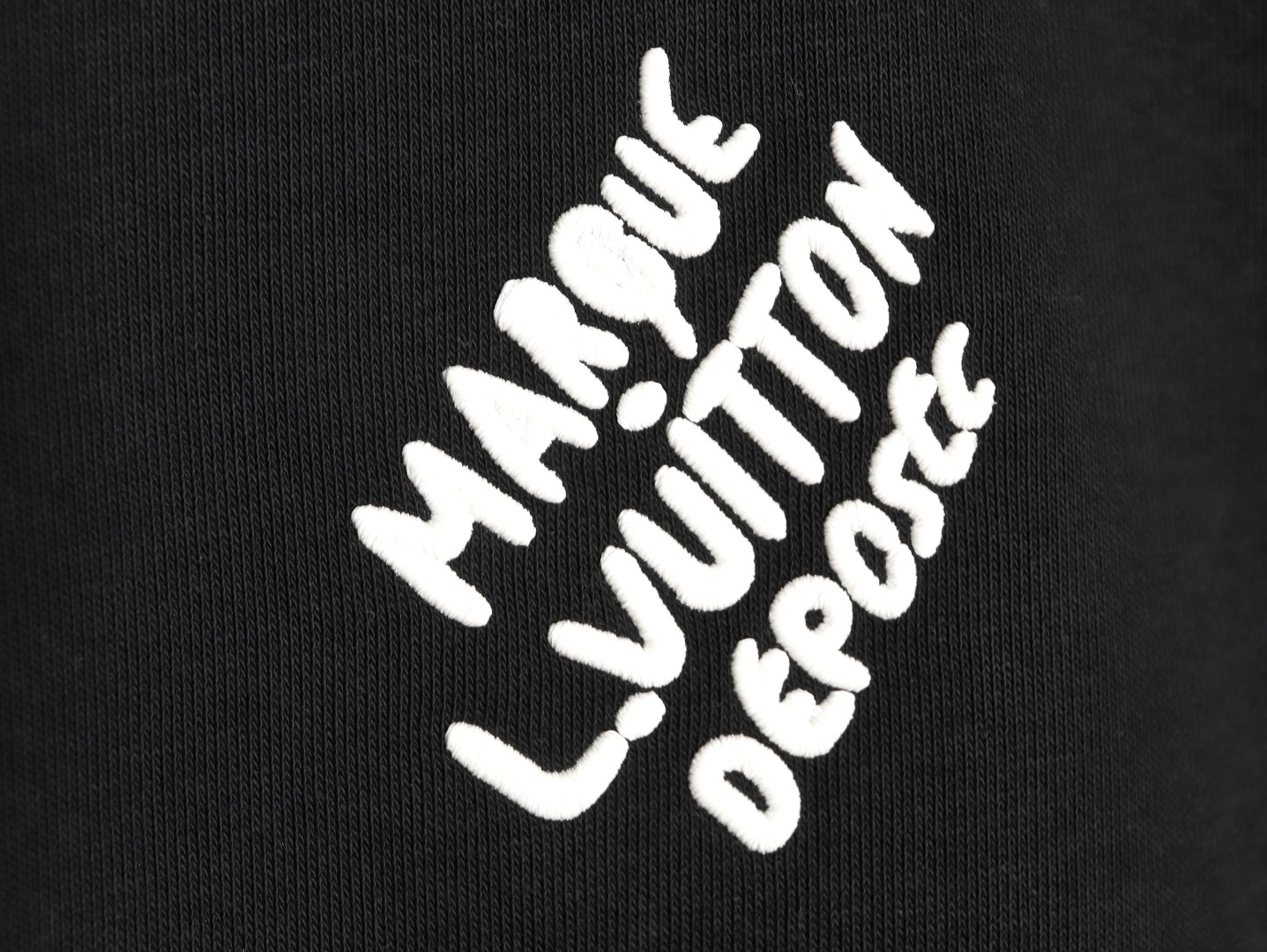 🔝LOUIS VUITTON LV 黑白拼皮棒球服夾克外套
原版22000購入開發，圓啊阿姨布料採用加厚550g賽爾棉潮牌衛衣料，進口精梳棉雙股珠地面料，彩色漸變螺紋，進口機精密刺繡，多重面料復合，原版定制輔料。定做珍珠紐扣，寬松版型，男女同款
B Size：S-L