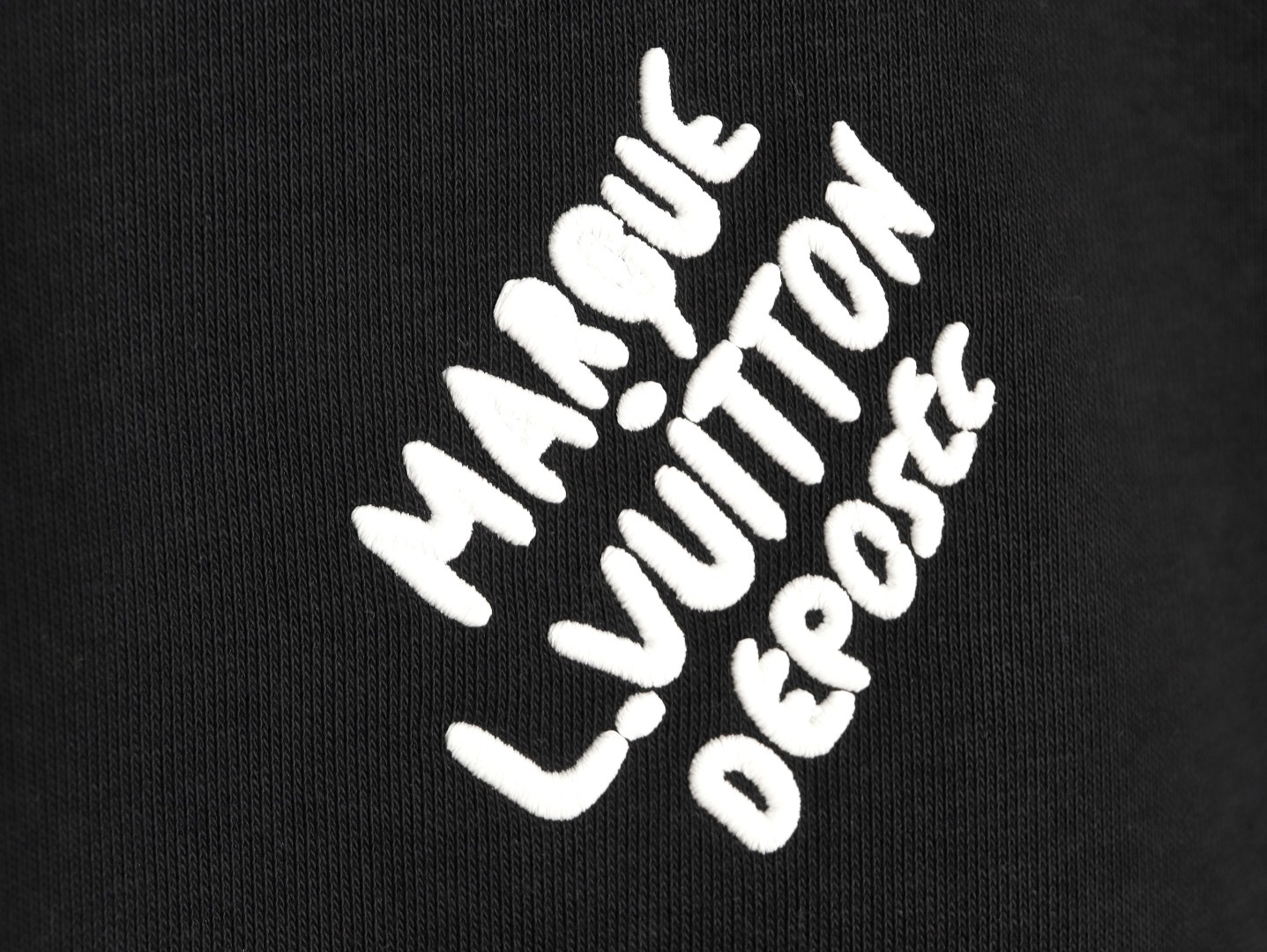 🔝LOUIS VUITTON LV 黑白拼皮棒球服夾克外套
原版22000購入開發，圓啊阿姨布料採用加厚550g賽爾棉潮牌衛衣料，進口精梳棉雙股珠地面料，彩色漸變螺紋，進口機精密刺繡，多重面料復合，原版定制輔料。定做珍珠紐扣，寬松版型，男女同款
B Size：S-L