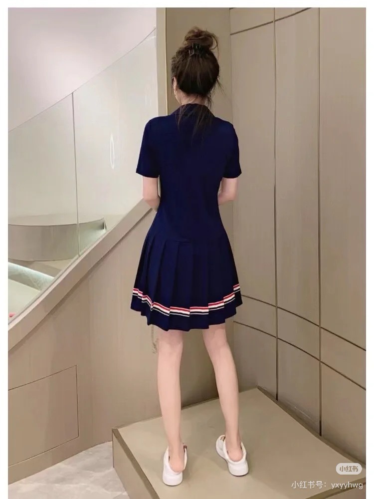 🔝THOM BROWNE TB 彩條翻領羊毛針織連衣裙
原版定制面料 輔料 
尺碼：1 2 3