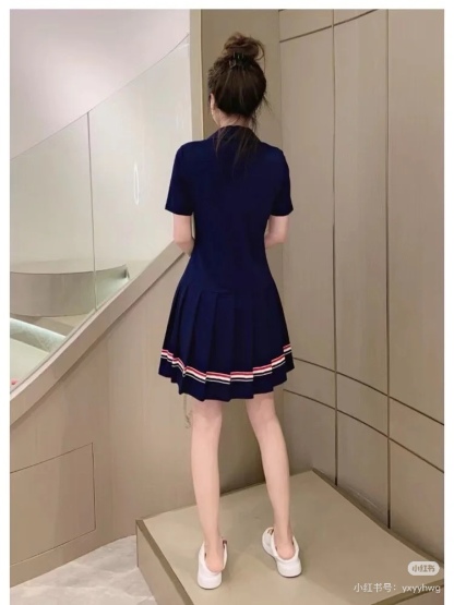 🔝THOM BROWNE TB 彩條翻領羊毛針織連衣裙
原版定制面料 輔料 
尺碼：1 2 3