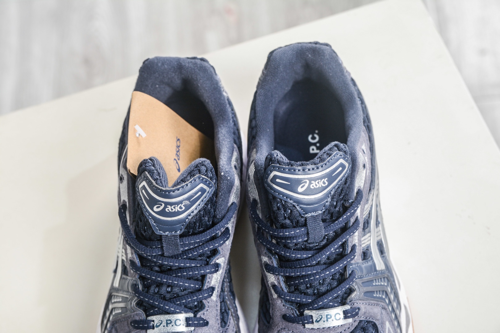 Asics Gel-Kayano 14  亞瑟士運動休閒透氣專業跑鞋
貨號:1203A926 400
尺碼：36 37 37.5 38 39 39.5 40 40.5 41.5 42 42.5 43.5 44 45