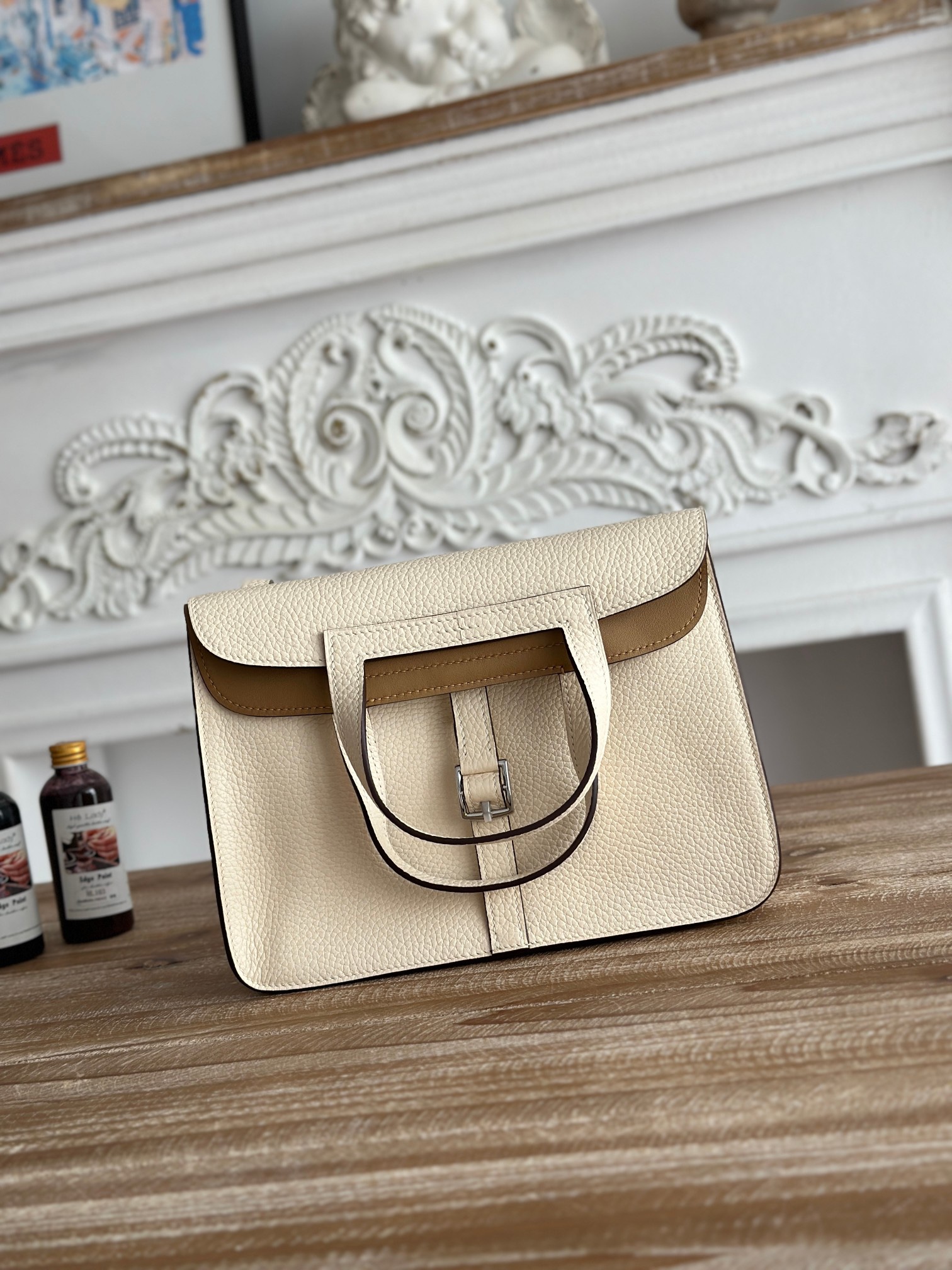 馬蹄包  半手工蠟線	Halzan	
 能滿足各種背法的!!
①手拎包②斜挎包③單肩包④手拿包
togo皮、五金細緻到油邊 無處不精緻√ 
尺寸：25cm