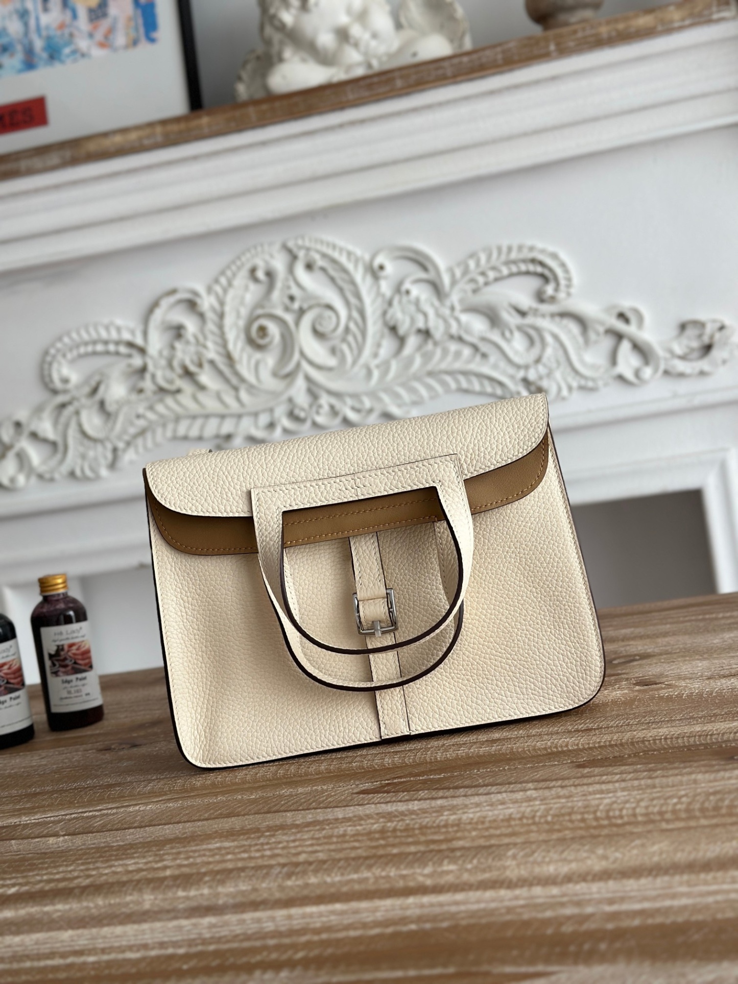 馬蹄包  半手工蠟線	Halzan	
 能滿足各種背法的!!
①手拎包②斜挎包③單肩包④手拿包
togo皮、五金細緻到油邊 無處不精緻√ 
尺寸：25cm