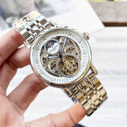 
複雜時計 奢華大氣🔥
經典新品 震撼上市🎈
【最新】：百達翡麗 大飛輪設計
【類型】：精品男士腕表
【錶帶】：真牛皮錶帶
【機芯】：高端全自動機械機芯
【鏡面】：礦物質強化玻璃（更高清）
品味高雅 浩瀚大氣 匠心獨運 腕間瑰寶
尺寸：直徑42mm厚12.5mm熱賣上市！歡迎轉載！