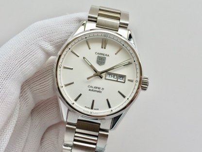 TAG泰格豪雅 卡萊拉系列WAR201A.FC6266 商務休閒款 中英文雙歷腕表 41毫米直徑 搭載2836 自動機械機芯 316L精鋼可配真皮錶帶 原裝折疊扣。