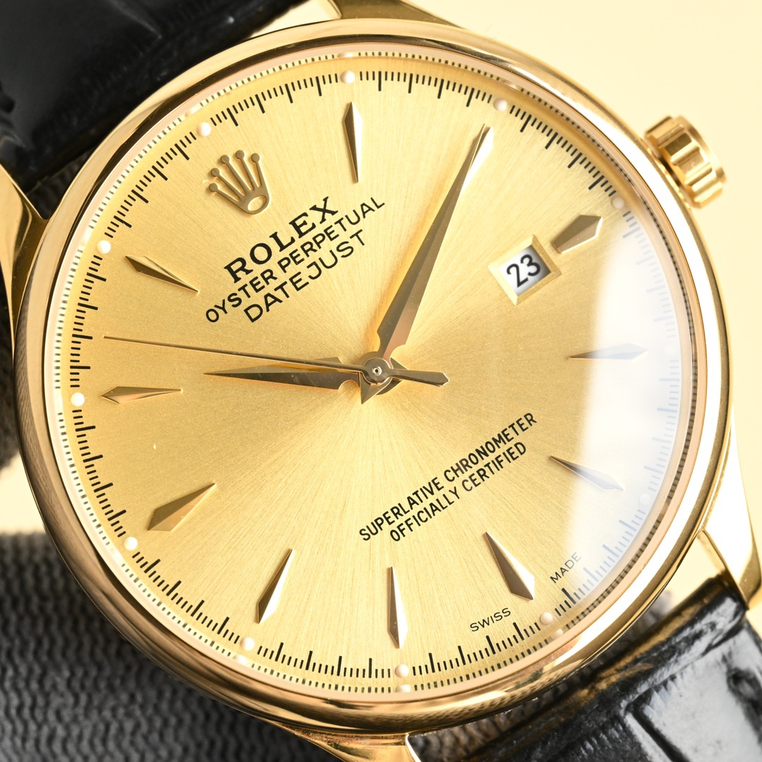 主推勞力士【ROLEX】男士腕表 採用獨特的錶盤設計 搭配而來的是更高檔奢華的勞力士， 初識勞力士必憧憬有朝一日能擁有它，戴上勞力士必順風順水必發達，你值得擁有，歡迎評鑒！！
機芯：搭配全新進口8215西鐵城（零返修） 尺寸：40鏡面：藍寶石玻璃永不刮花 材質：316L精鋼表殼 動力：儲存48小時 防水深度：100米意大利小牛皮帶，原裝針扣！