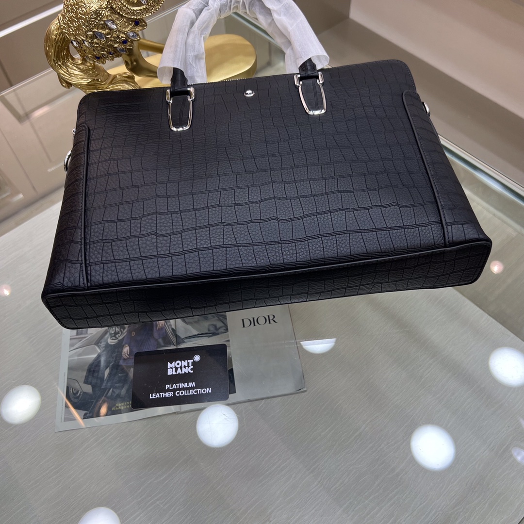 最新款來襲👏👏Montblanc International（萬寶龍）💯💯公文包，進口頂級頭層原版鰐魚紋牛皮  手感舒適 皮質超柔 簡單大氣的logo 高端休閒版型 品質氣質同步而行✅型號：66340-1   尺寸：39-7-28