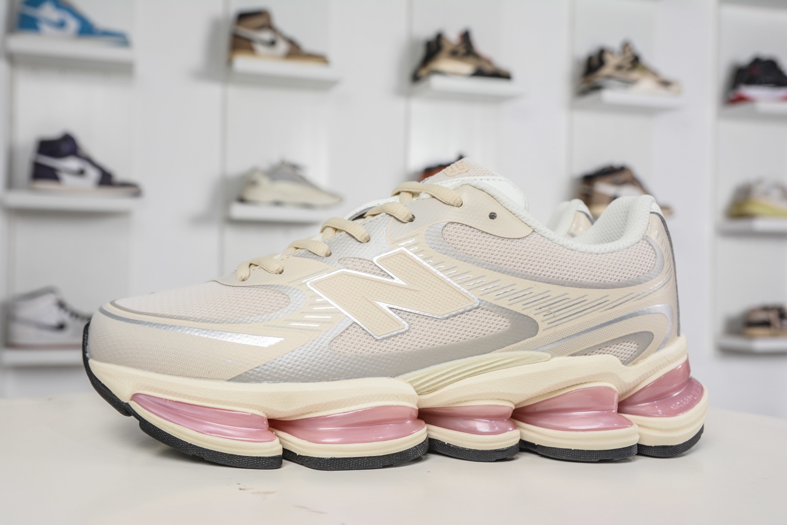 New Balance NB2000 舒適百搭防滑耐磨低幫 休閒跑步鞋 New Balance 
貨號：U20008XQ
Size：36-46.5