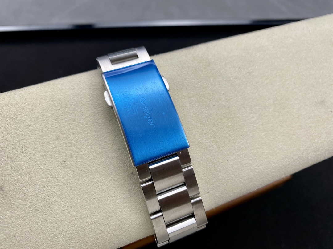 TAR年末巨獻——超級泰格豪雅系列腕表，正裝休閒兩不誤、小眾而不平庸、穩重而不失靈動，通勤的最佳首選腕表。全系均採用原裝數據打造、配件可以和原廠互換，頂級打磨 超強夜光 防水性能高達100米，超原單品質 誠意滿滿 並搭載原裝sw200機芯，歡迎品鑒！