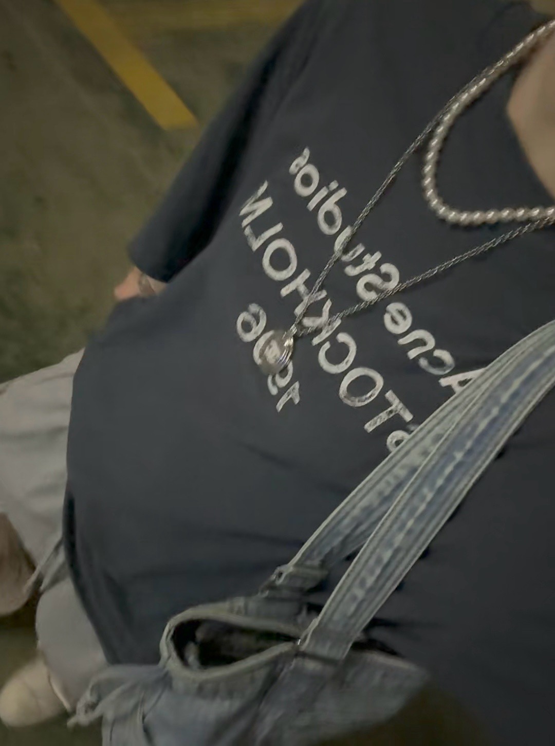 🔝Acne Studios 26SS 1996字母印花短袖T恤
面料是定制定染的32支220g原版雙紗棉，胚布經過高盂環保染色，裁大貨前還要進行高溫環縮水，降低縮水率的同時使得手感更柔軟舒適，印花方面必須五層膠漿，第一遍必須為進口打底漿，填平布料上極為細小的線洞，再由高溫床烤乾再劇頗色，採用油墨因熱平網印花，一共刷五層，每一層間隔為時間為30分鐘，才能保證出來的成品保持原版的質感，全套開發輔料
尺碼：S-XL