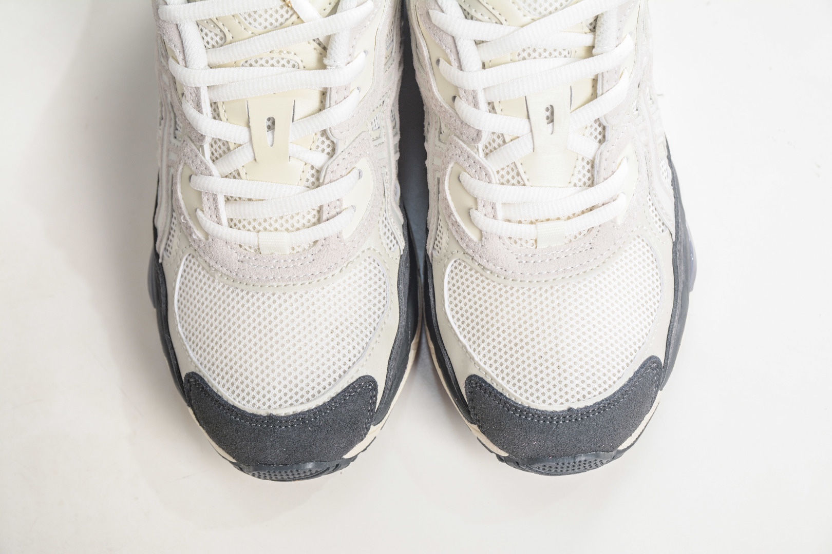 Asics Gel-NYC 亞瑟士運動休閒透氣專業跑鞋 
貨號: 1203A383 111
尺碼：36 37 37.5 38 39.5 40 40.5 41.5 42 42.5 43.5 44 45