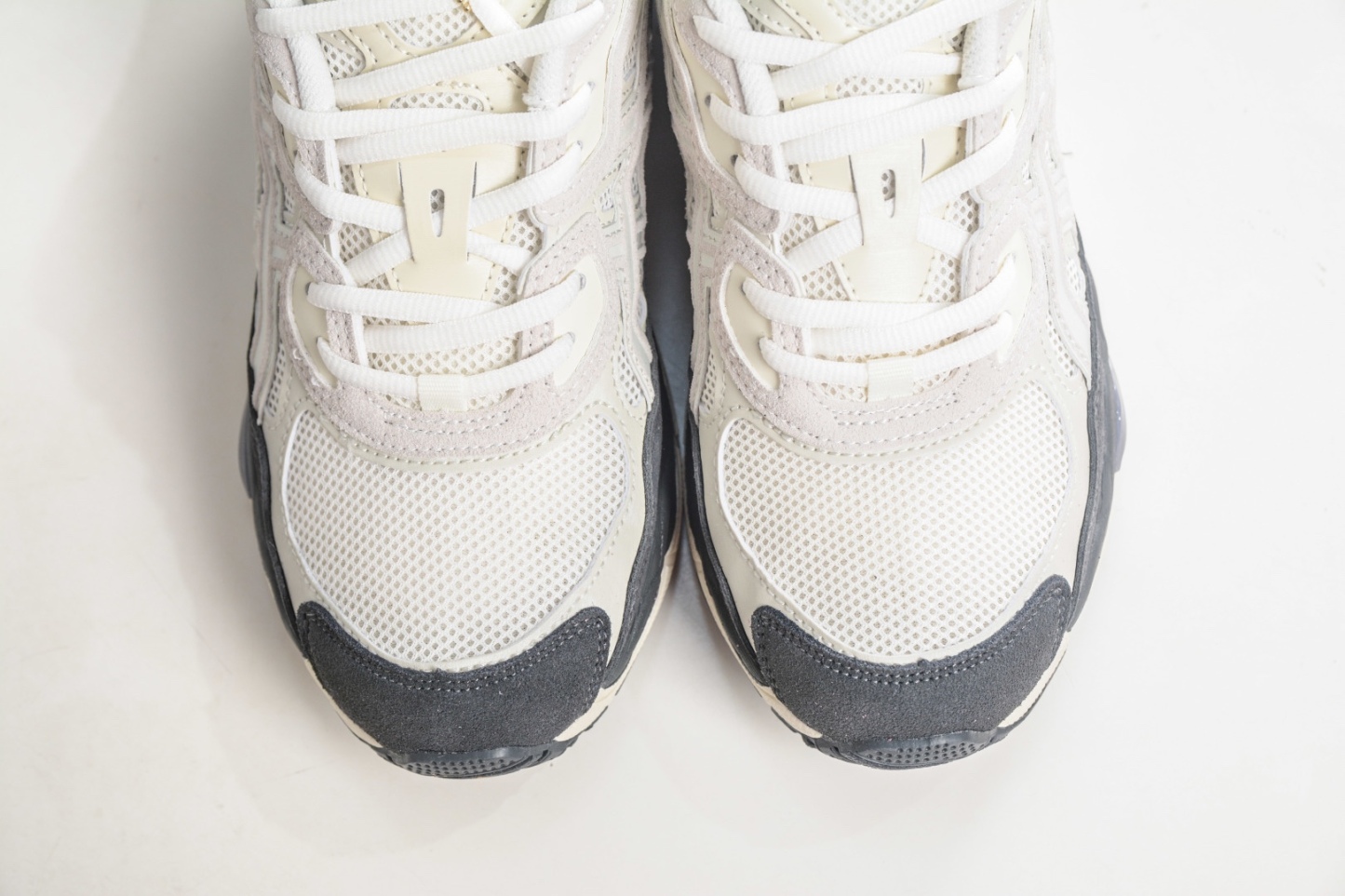 Asics Gel-NYC 亞瑟士運動休閒透氣專業跑鞋 
貨號: 1203A383 111
尺碼：36 37 37.5 38 39.5 40 40.5 41.5 42 42.5 43.5 44 45