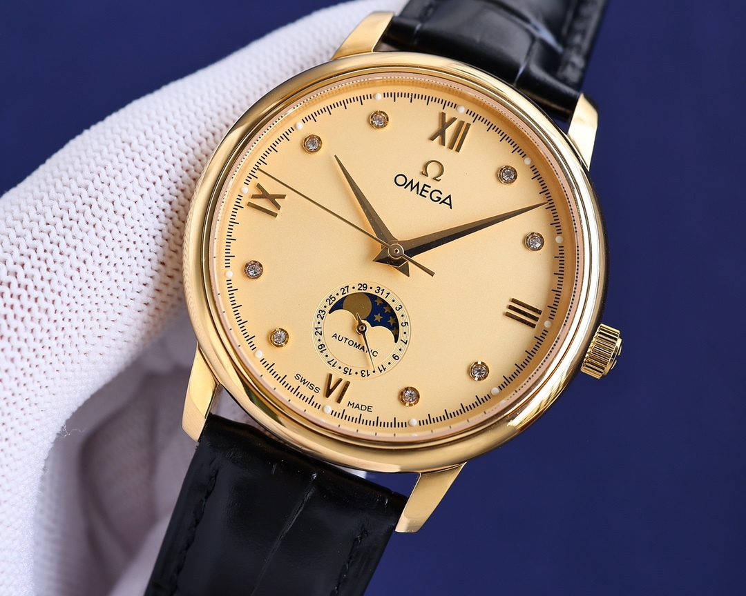 
玫瑰][玫瑰]20223【OMEGA】新款推薦，蝶飛系列＂升級版＂，機芯型號為ETA2824-6機芯（6位真日曆與24小時星辰功能） 質量穩定，尺寸40mm，厚度1.1mm.表殼為316L全鋼鍍納米鉑金表技術，更彰顯高貴大氣，錶帶搭配意大利頭層小皮，是你佩戴裝飾不二選擇。實物更高大上，期待你的品鑒[抱拳]送禮自戴精品！[勝利]高端品質，匠心獨具！大廠品質！歡迎轉載！