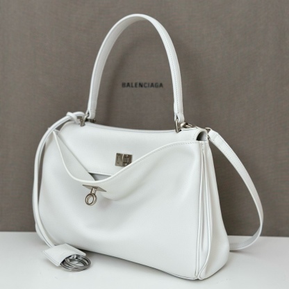 巴黎世家𝗕𝗮𝗹𝗲𝗻𝗰𝗶𝗮𝗴𝗮 💚💚出貨了！
款號：789779
尺寸：28.9×20×9.9cm