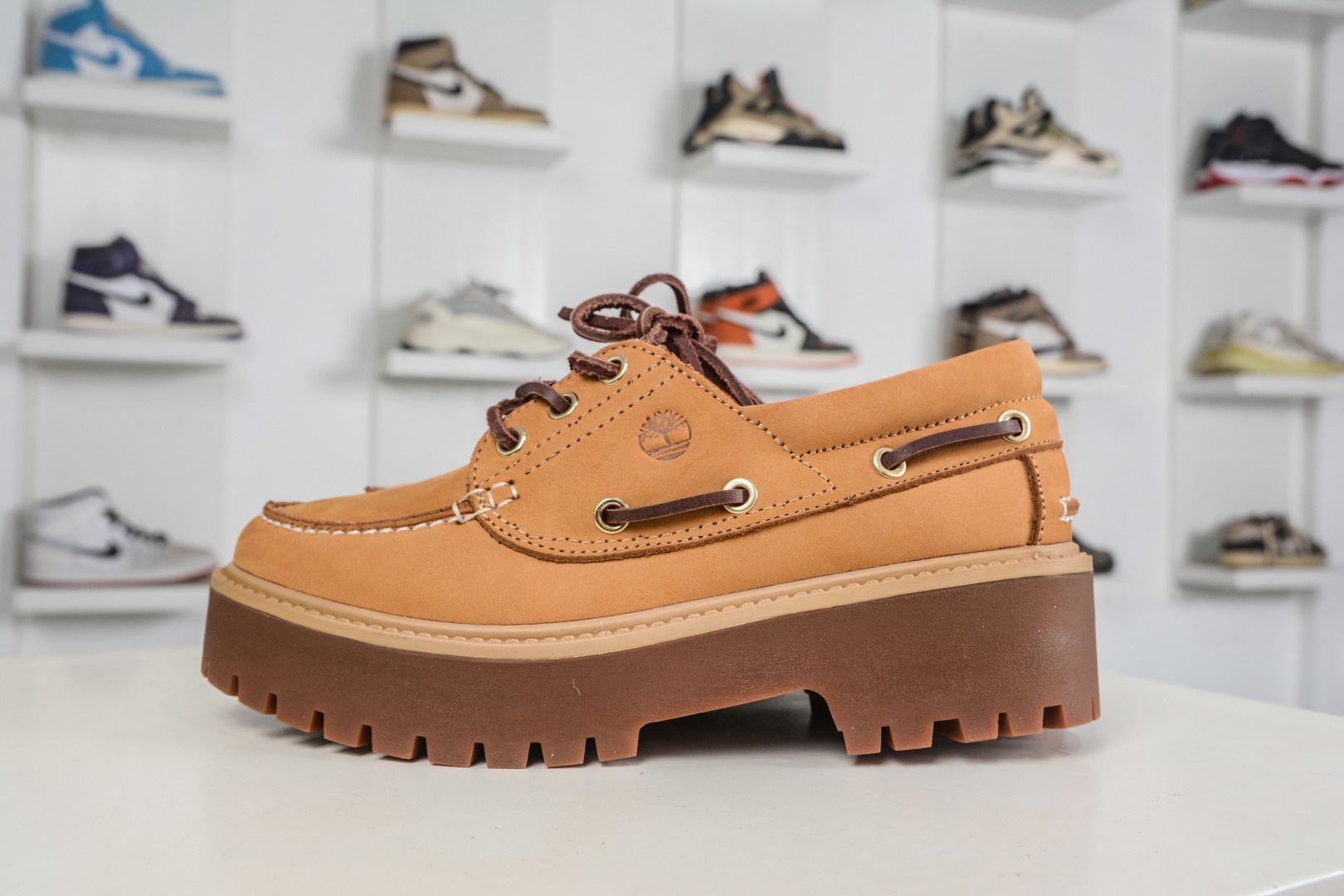 Timberland添柏嵐 Stone Street 舒適百搭 休閒單鞋 穿著舒適 防滑 可戶外城市多用途穿著 無懼任何複雜地形 設計感十足 時尚拼色百搭款 
貨號: TB 01006 713
尺碼：35 36 37 38 39 40 41 42