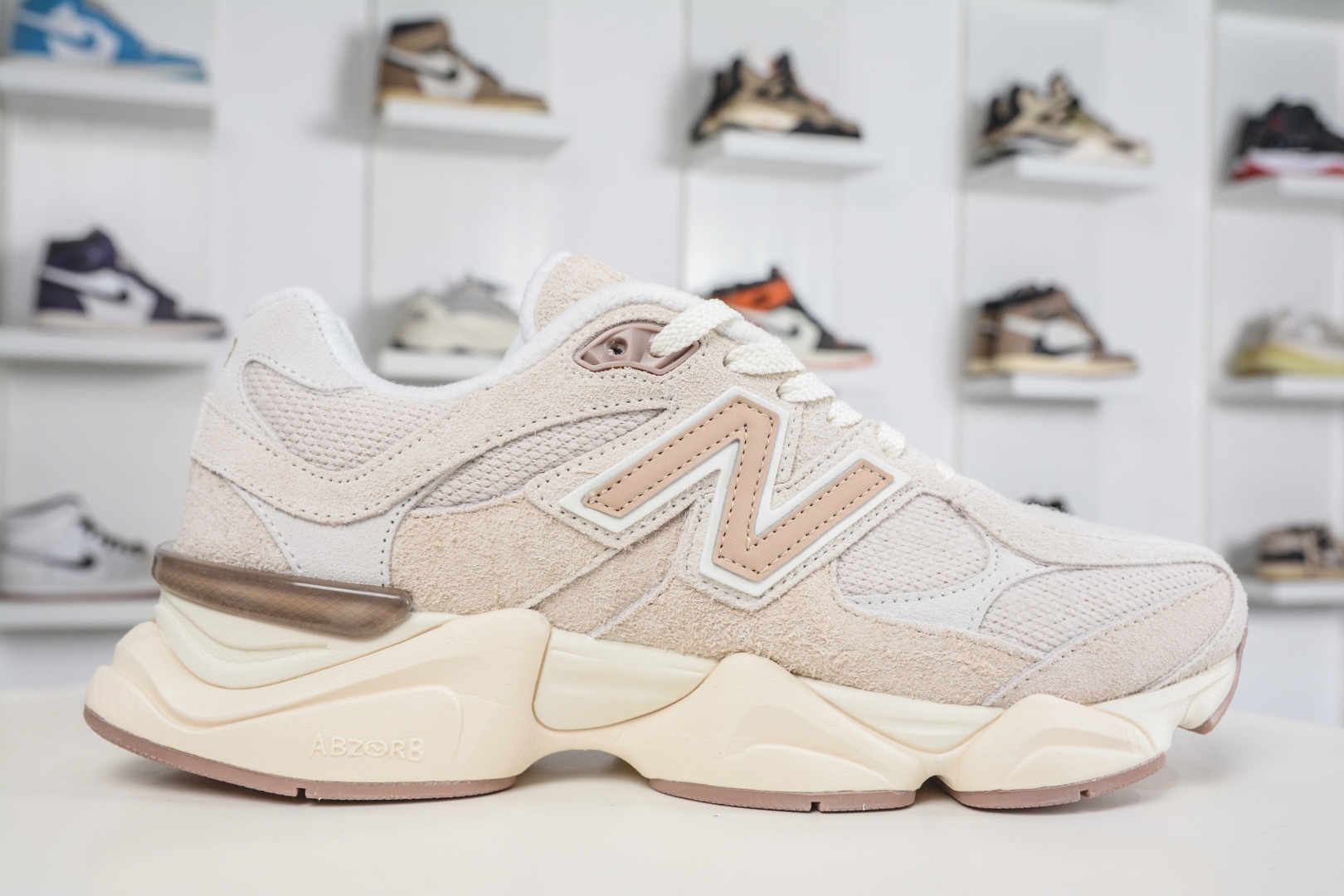 新百倫New Balance NB9060 米色 U9060CCB 
Size：36 37 37.5 38 38.5 39 40 40.5 41 42 42.5 43 44 45 45.5 46.5
