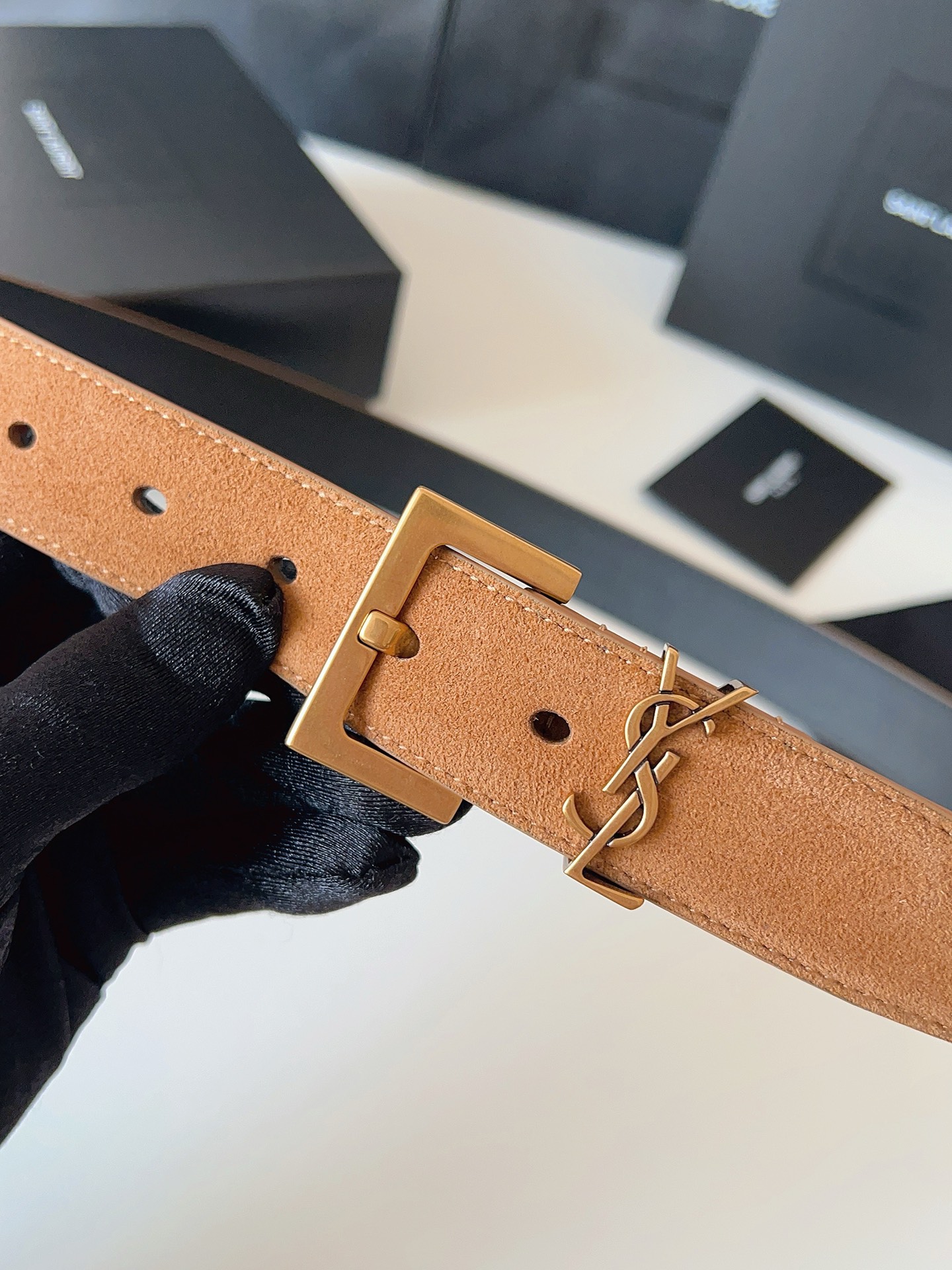 
ysl聖羅蘭2026女士新款腰帶，冬季爆款絨面原版皮，方形搭扣配以ysl標識腰帶環，女士冬季必備款，寬度3.0cm