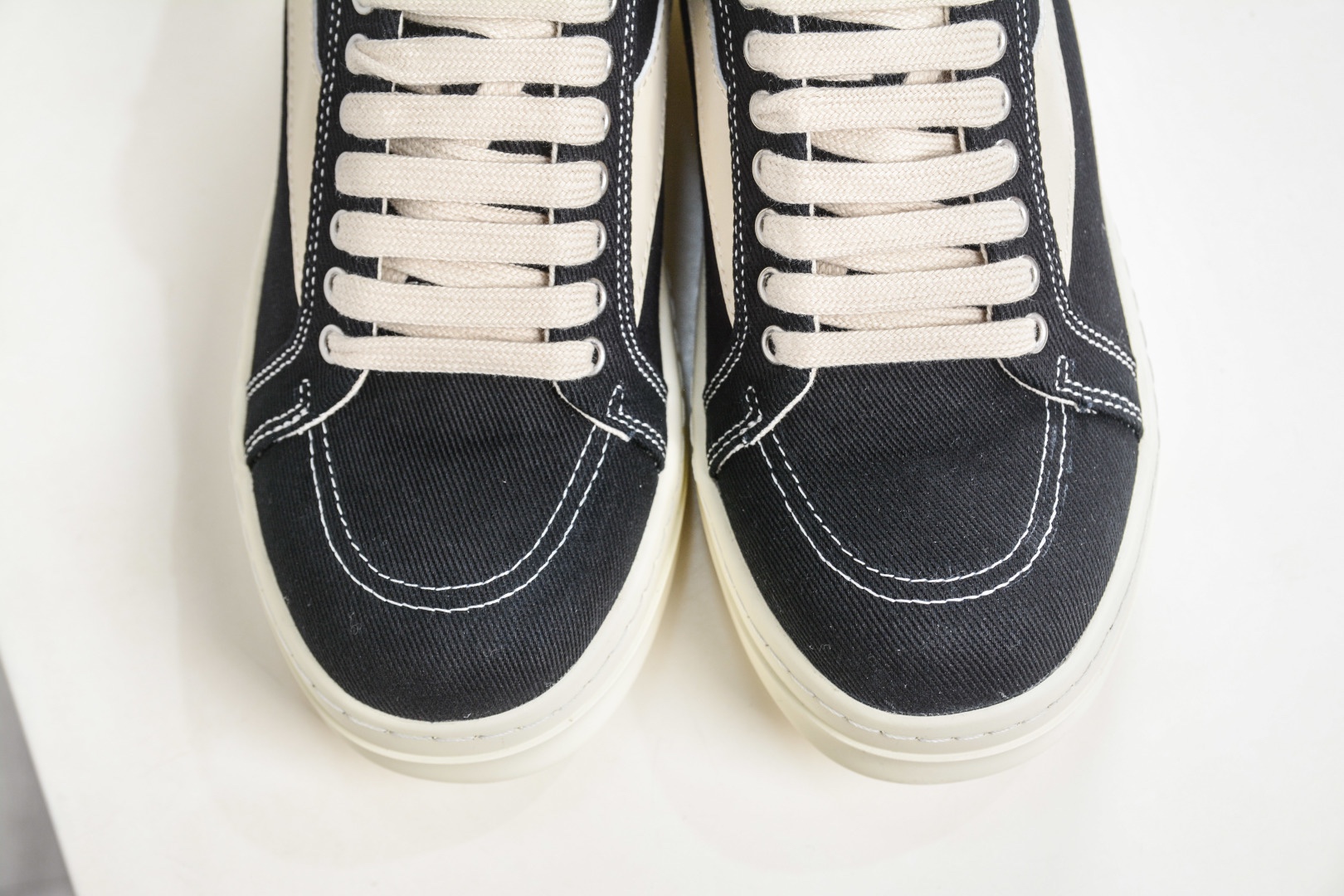 RICK OWENS/RO Hollywood 歐文斯 圓頭系帶低幫板鞋 
尺碼:35 36 37 38 39 40 41 42 43 44 45