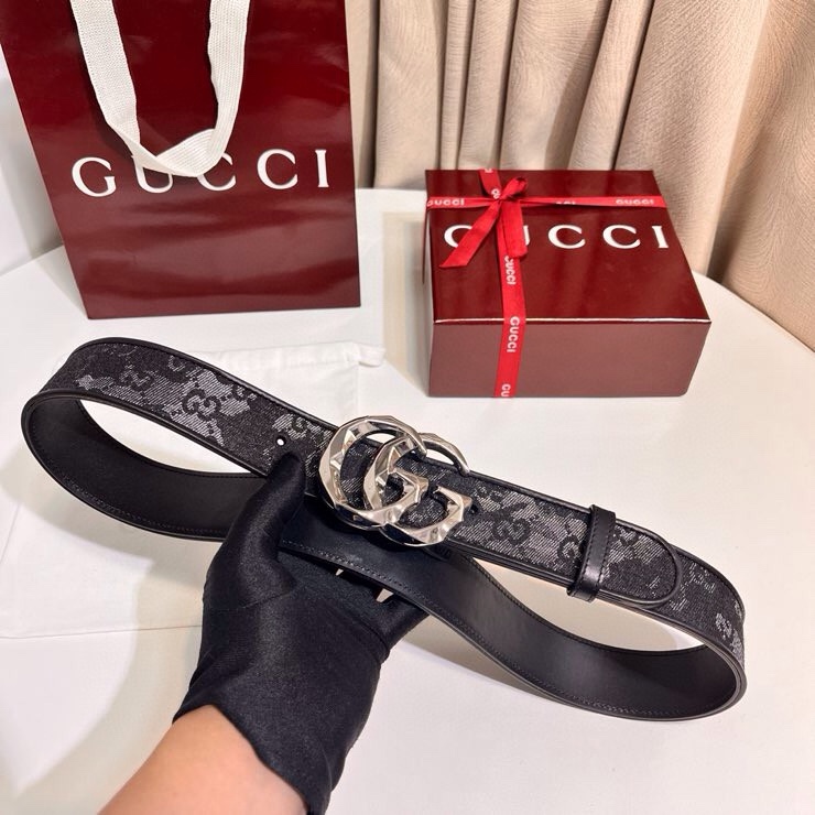 
古奇 新款 GG Marmont系列心選迷彩大理石紋GG帆布，為2026早春系列隨處可見的主要圖案之一增色添彩，40mm