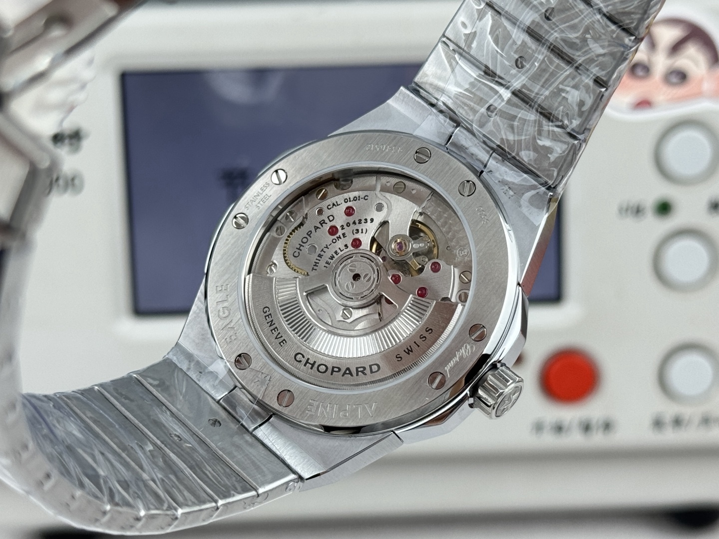 Factory 獨家力作👍
蕭邦AlpineEagle雪山傲翼系列
🌈彩T鑽🌟變色龍🦎滿天星✨限量款及隱藏款首推
如炬目光，比擬暗夜星芒⛰️於山川湖海間🌊洞見紳士願景與磅礡未來👔
尺寸：原裝一致41mmX9.7mm
機芯：9015改Chopard 01.01-c
錶鏈：獨家原版開模金磚型鏈節一體式錶鏈
岩石紋錶盤，鍍銠羅馬數字，時針及分針時標均覆以Super-LumiNova® X1級螢光塗層
致獻當代“雄鷹”，志存高遠之人在日常生活中超邁群倫，其視野啓迪人心、昇華情志。憑借遠見和決心，