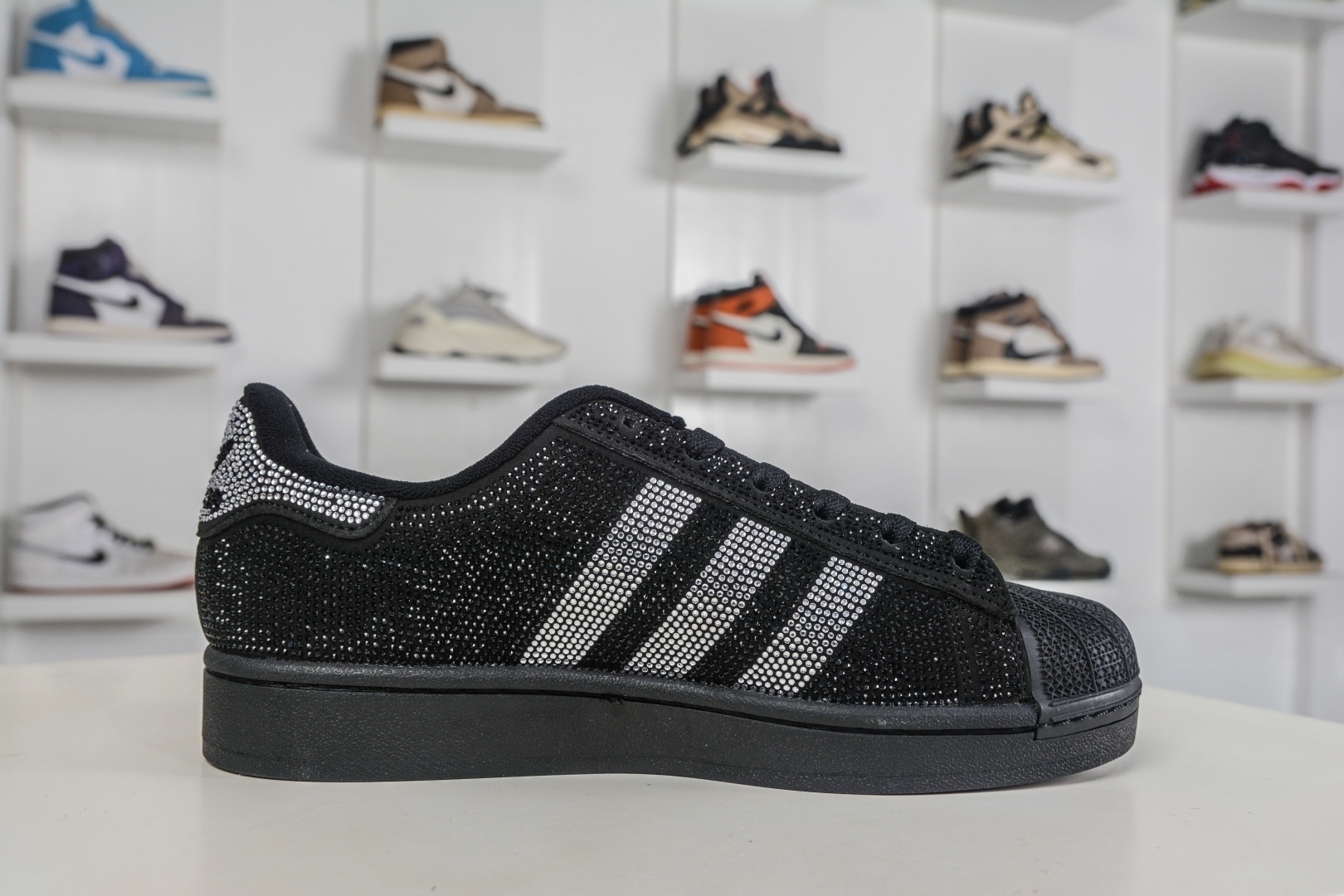 AD Originals Superstar 2 貝殼頭板鞋 
貨號：IH4200
尺碼：35⅓ 36 36⅔ 37⅓ 38 38⅔ 39⅓ 40