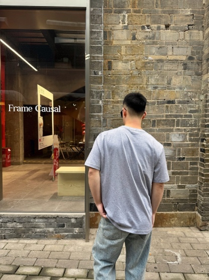 🔝SAINT LAURENT聖羅蘭SLP 小標純色徽標短袖T恤
正品購入開發，50支雙股精品賽爾棉170克，1*1拉架羅紋280克，進口刺繡，面料酵洗，定制1：1商標，寬松版型
B Size：S-XL