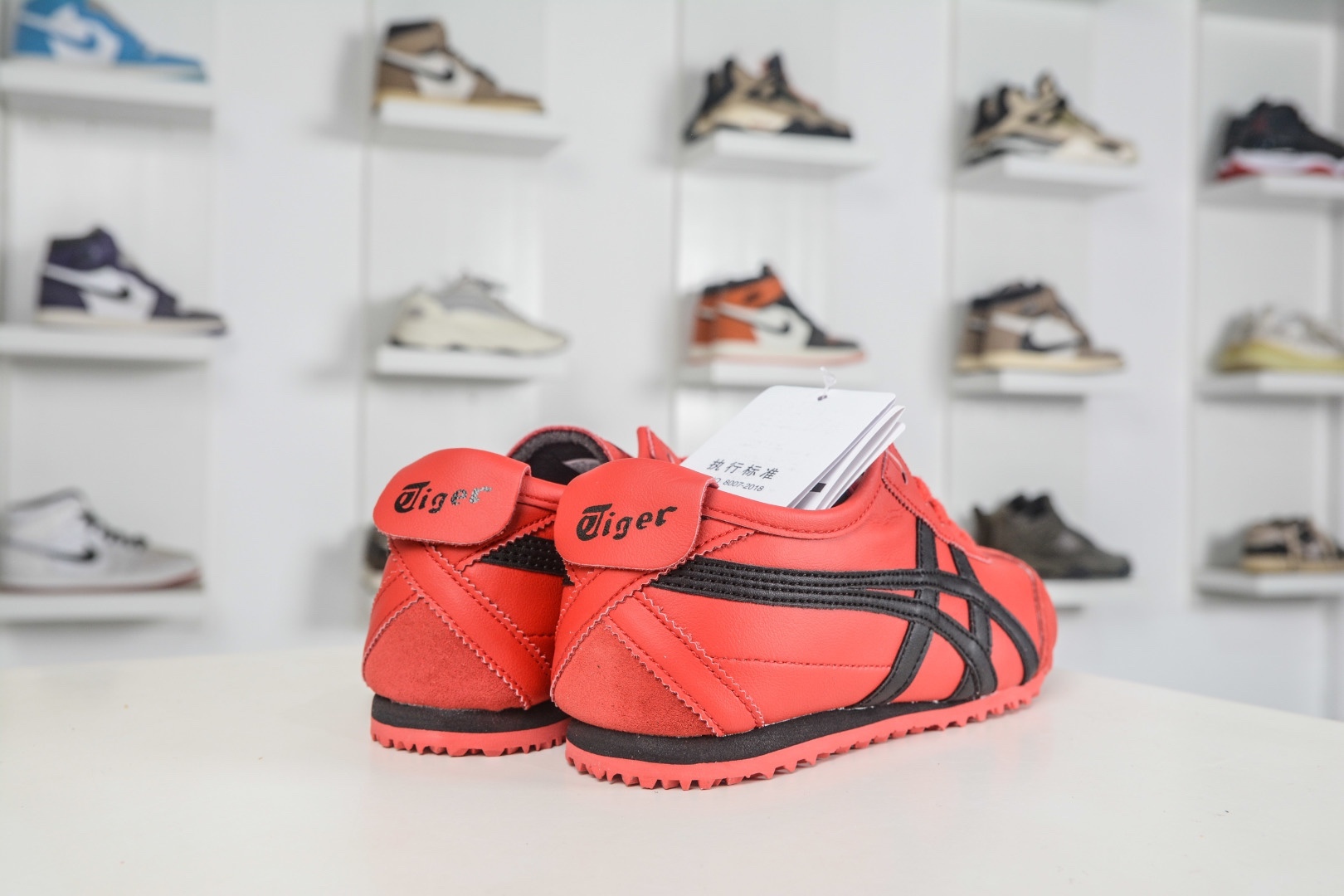 Asics 鬼冢虎 Mexico 66 
货号：1183C102 600
尺码：36 37 37.5 38 39 39.5 40 40.5 41.5 42 42.5 43.5 44 44.5 45