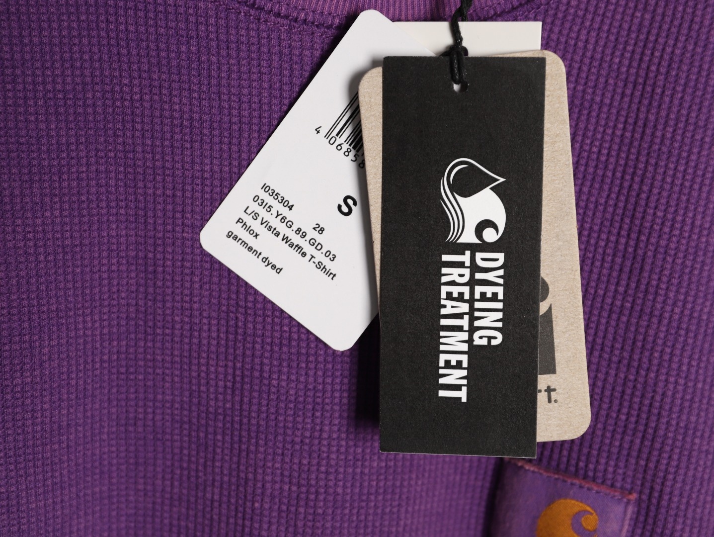 🔝Carhartt 卡哈特 華夫格洗長袖T恤 
定織定染華夫格面料 面料特殊性很大縮水性以及版型都需要考慮在內 控制的縮率都是經過3道工序 第一道面料洗水 第二道面料烘乾 第三道酵素洗 三道後的控制縮率幾乎已經達到最佳狀態
尺碼：S-XL