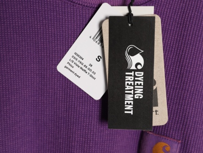 🔝Carhartt 卡哈特 華夫格洗長袖T恤 
定織定染華夫格面料 面料特殊性很大縮水性以及版型都需要考慮在內 控制的縮率都是經過3道工序 第一道面料洗水 第二道面料烘乾 第三道酵素洗 三道後的控制縮率幾乎已經達到最佳狀態
尺碼：S-XL