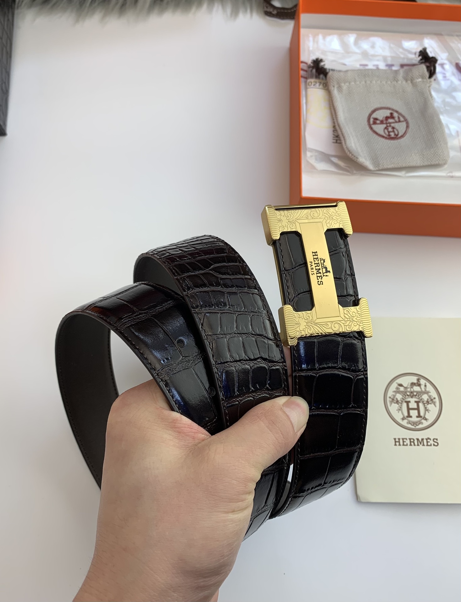 H家】  原單專櫃款腰帶，進口鰐魚紋咖啡色 腰帶，內襯頭層小牛皮，寬度3.8cm，搭配專櫃新款鋼扣.工藝精湛、手感柔軟、細膩，高端定制，經典之作.