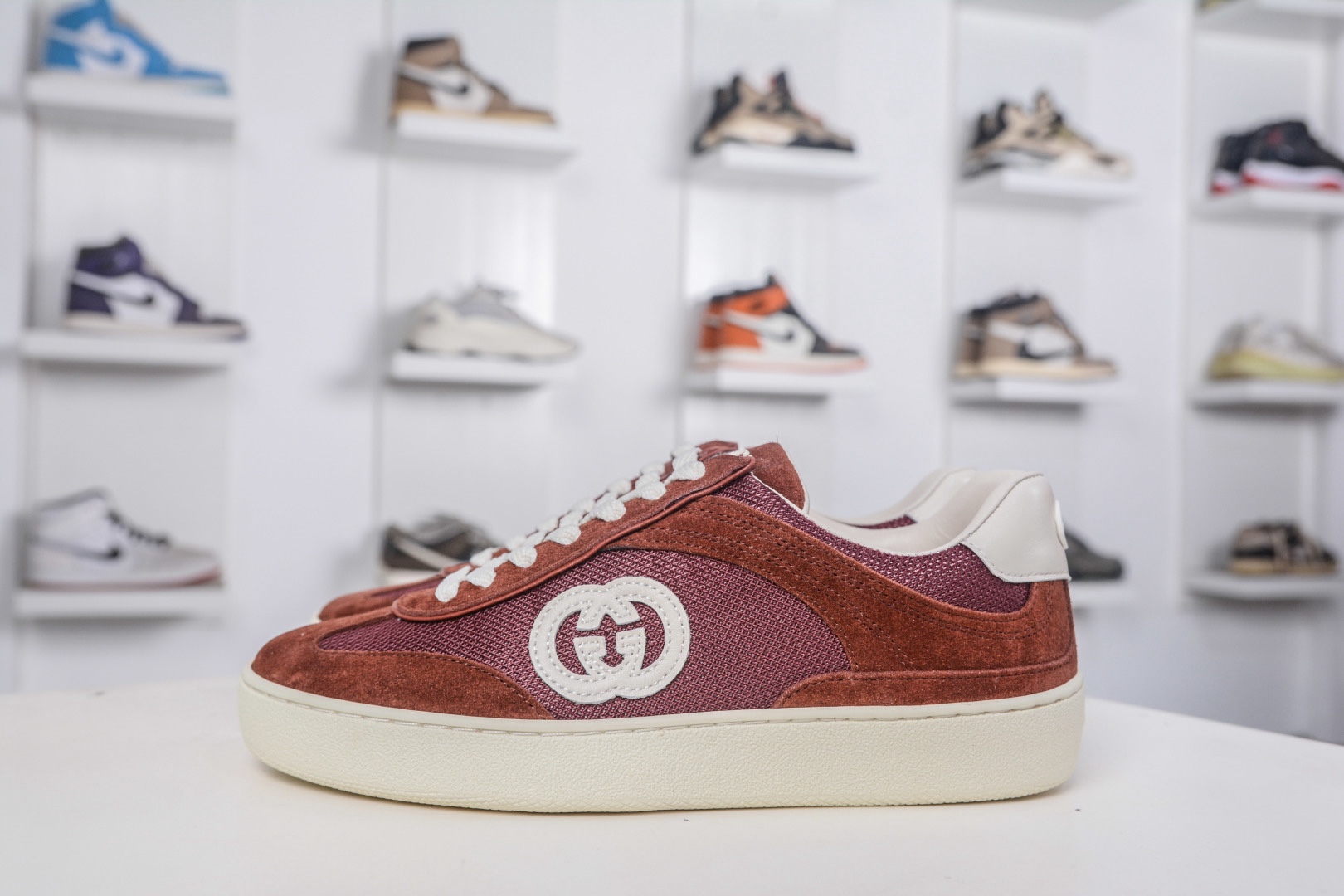 Gucci 古馳G75 圓頭系帶運動鞋
尺碼：35 36 37 38 39 40 41 42 43 44 45 46