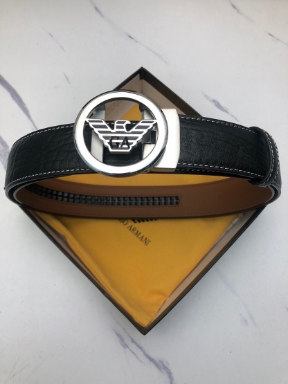 阿曼妮：原單頭層牛皮大象皮紋面，內襯頭層小牛皮底，搭配原單自動扣，可裁剪的自動帶，此款腰帶面雙採用意大利原定廠制進口牛皮帶身 ，對專版櫃足寬3.5