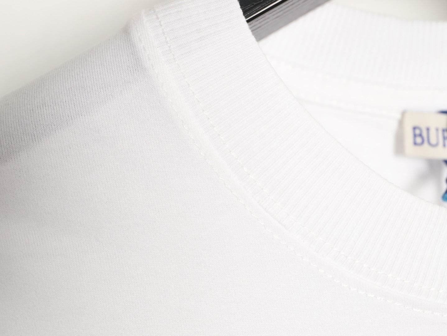 🔝BURBERRY巴寶莉BBR 格紋拼袖短袖T恤
正品購入，50支雙股100%精梳棉170克，2*2精品羅紋210克，面料拼接，面料酵洗，定制1：1商標，合身版型
B Size：S-XL