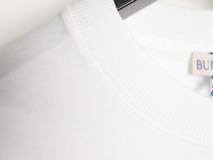 🔝BURBERRY巴寶莉BBR 格紋拼袖短袖T恤
正品購入，50支雙股100%精梳棉170克，2*2精品羅紋210克，面料拼接，面料酵洗，定制1：1商標，合身版型
B Size：S-XL