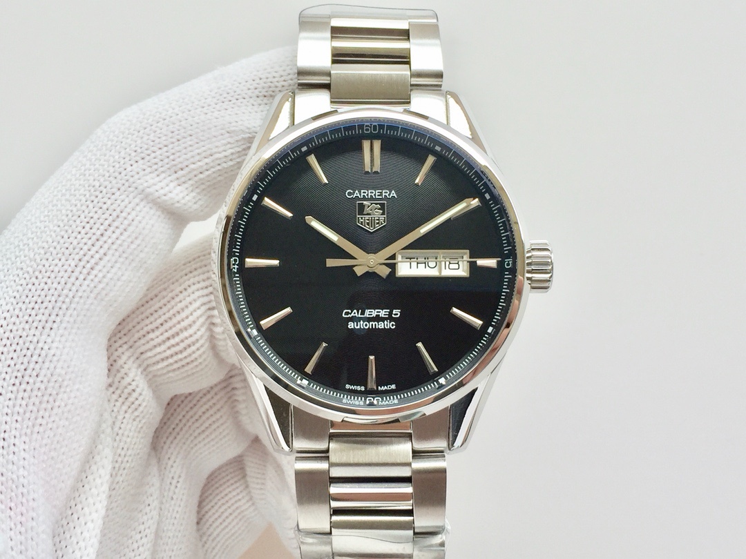 TAG泰格豪雅 卡萊拉系列WAR201A.FC6266 商務休閒款 中英文雙歷腕表 41毫米直徑 搭載2836 自動機械機芯 316L精鋼可配真皮錶帶 原裝折疊扣。