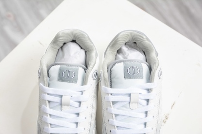 迪奧/Dior B27 Oblique Galaxy Low Top Sneakers B27系列低幫復古真皮百搭運動休閒板鞋 
貨號：3SN272ZIR16536
尺碼：38 39 40 41 42 43 44 45 46