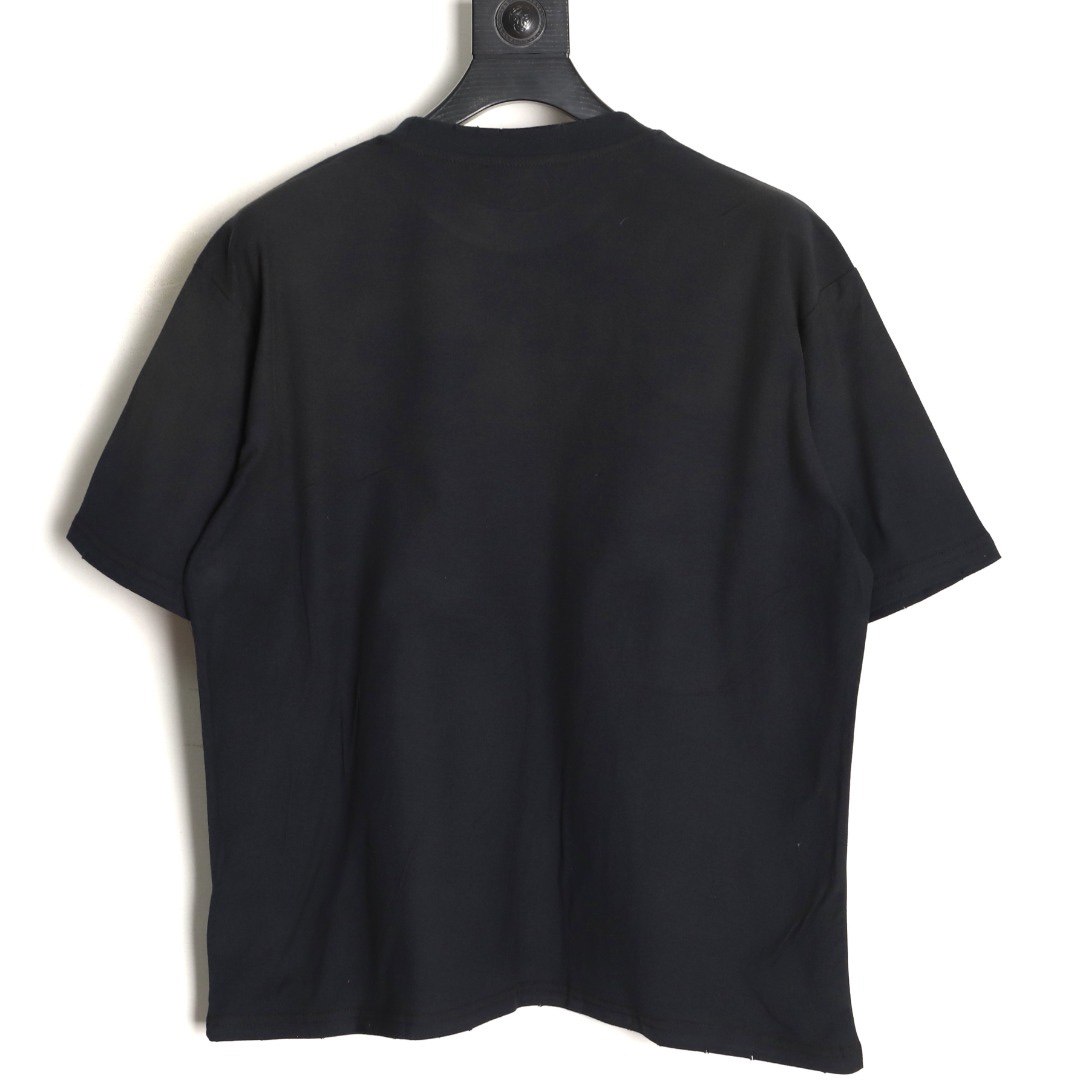 🔝Acne Studios 26SS 1996字母印花短袖T恤
面料是定制定染的32支220g原版雙紗棉，胚布經過高盂環保染色，裁大貨前還要進行高溫環縮水，降低縮水率的同時使得手感更柔軟舒適，印花方面必須五層膠漿，第一遍必須為進口打底漿，填平布料上極為細小的線洞，再由高溫床烤乾再劇頗色，採用油墨因熱平網印花，一共刷五層，每一層間隔為時間為30分鐘，才能保證出來的成品保持原版的質感，全套開發輔料
尺碼：S-XL