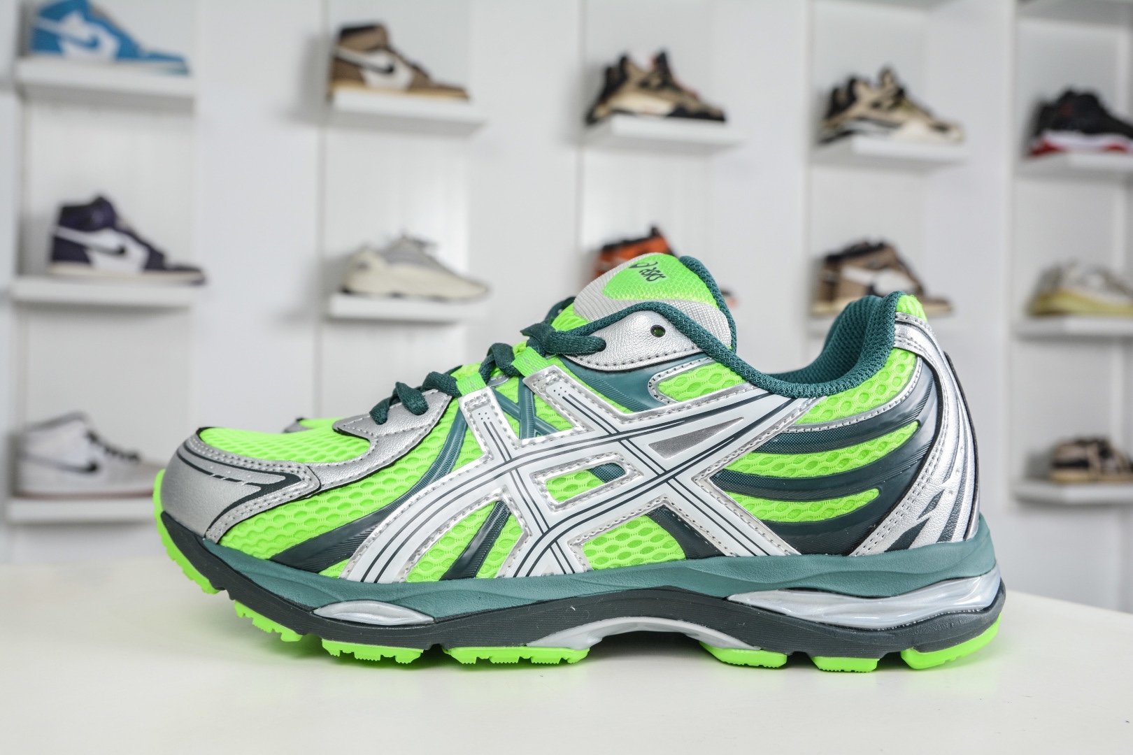 Asics Gel-Sekiran 亞瑟士 時尚舒適復古休閒運動跑步鞋
貨號：1203A954 300
尺碼:36 37 37.5 38 39 39.5 40.5 41 42 42.5 43.5 44 45