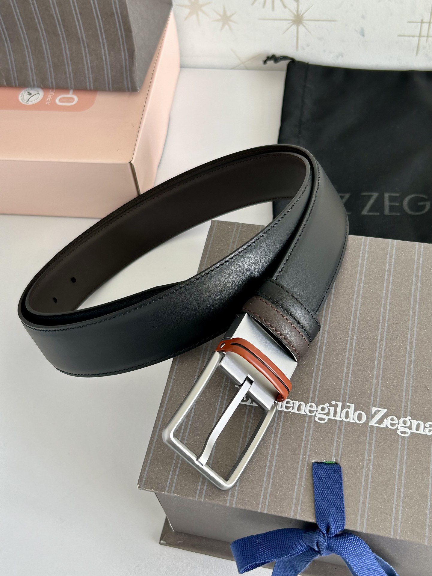 傑尼亞【Zegna】何謂當代男士 活動造型 系列，新款純銅旋轉針扣，雙面可用 隨心搭配，寬3.5cm，男士風尚的全新概念.